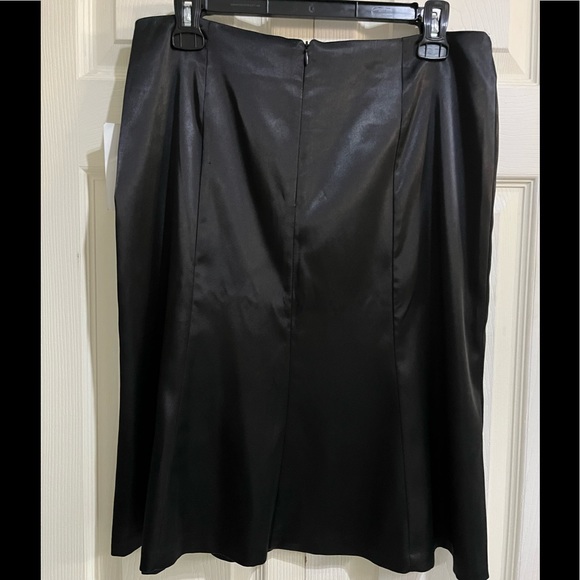 En Français Black Silk Midi Skirt in Size 10 - Picture 2 of 2